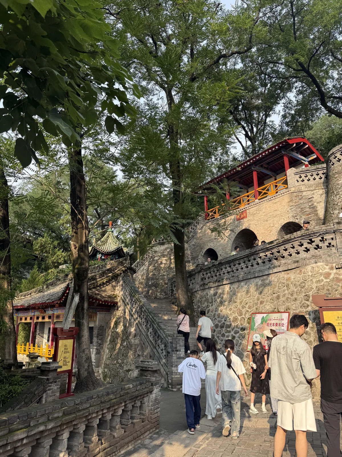Path toward the Mount Li climbing route inside Huaqing Palace
