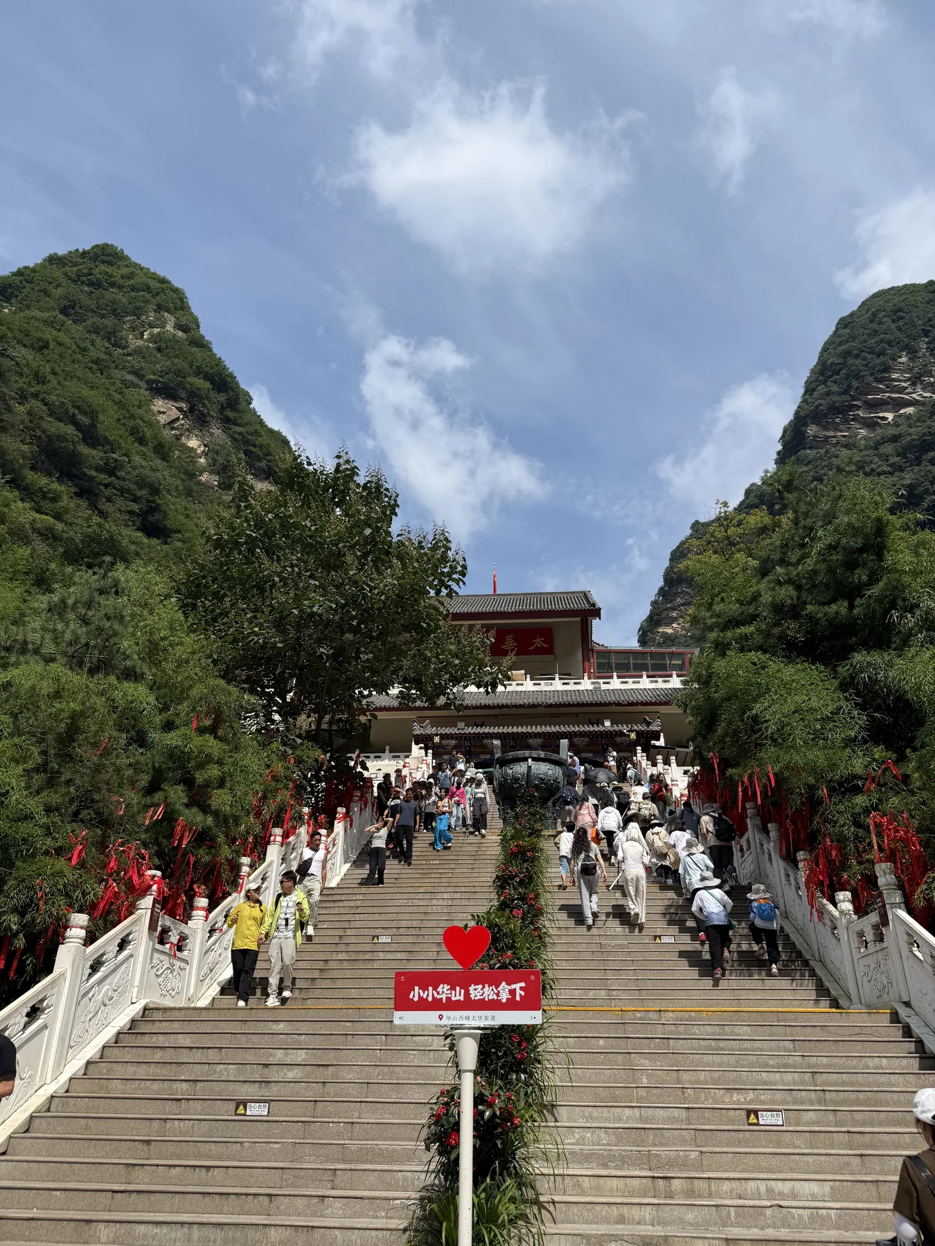 Path from the third queue toward the final West Peak cable-car boarding area